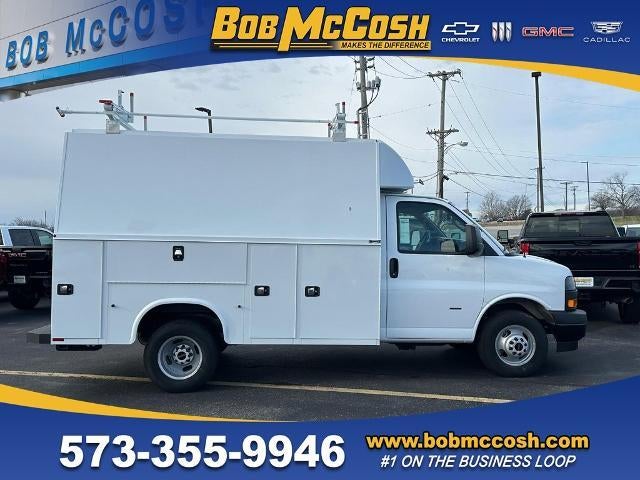 2024 GMC Savana Cutaway 3500 1WT in Summit White — front three-quarter view